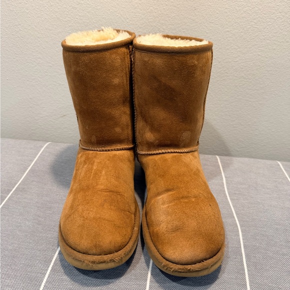 UGG Women's Classic Short II Boots in Chestnut - Picture 2 of 10